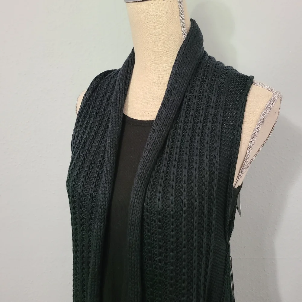 BCBGMaxAzria Knitted Vest Size‎ Medium